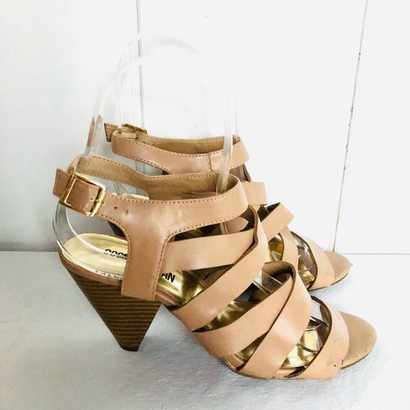 COSMOPOLITAN WOMENS STRAPPY SANDALS SIZE 8M - Picture 3 of 7